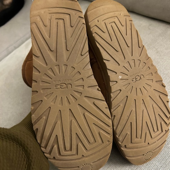 UGG Tan Shearling Boots - Picture 4 of 5
